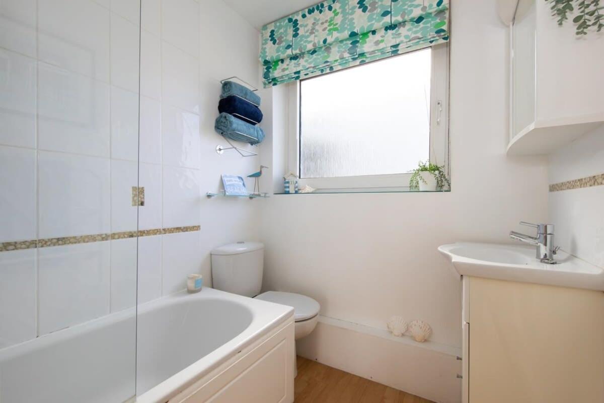 Sunny & Modern Near The Beach & Village W Parking East Wittering Esterno foto